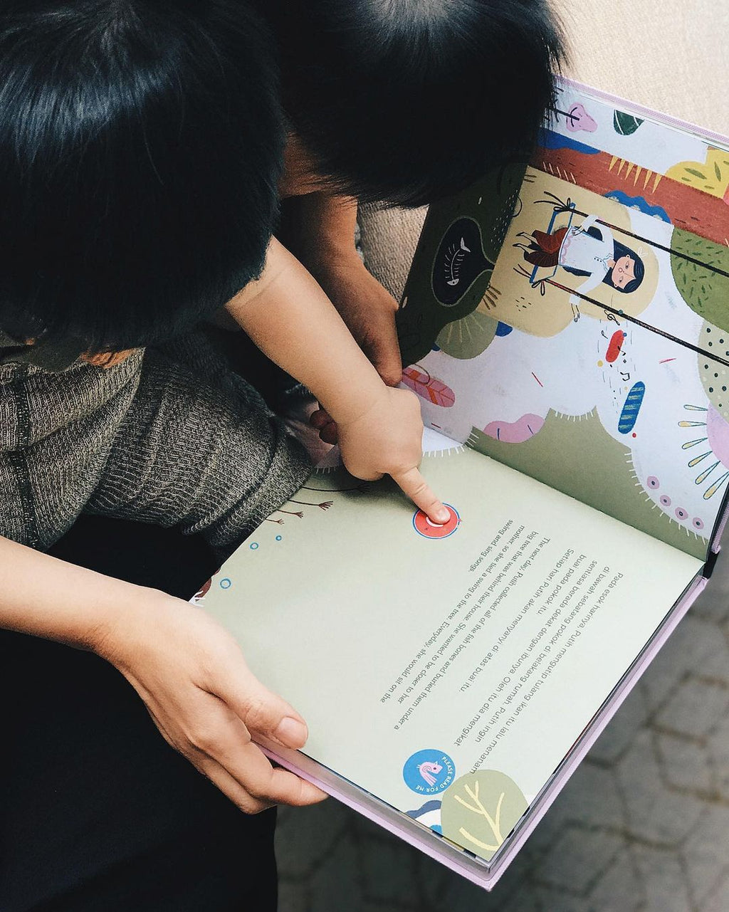 Bawang Putih & Bawang Merah Bilingual Sound Book